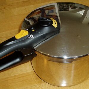 Why pressure cooker handles are made of plastic