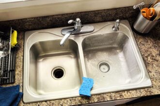 Do New Kitchen Sinks Come With Drains